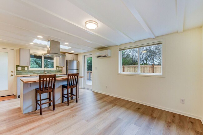 Building Photo - A Fresh, Open Home for a Relaxed Life by the Lake