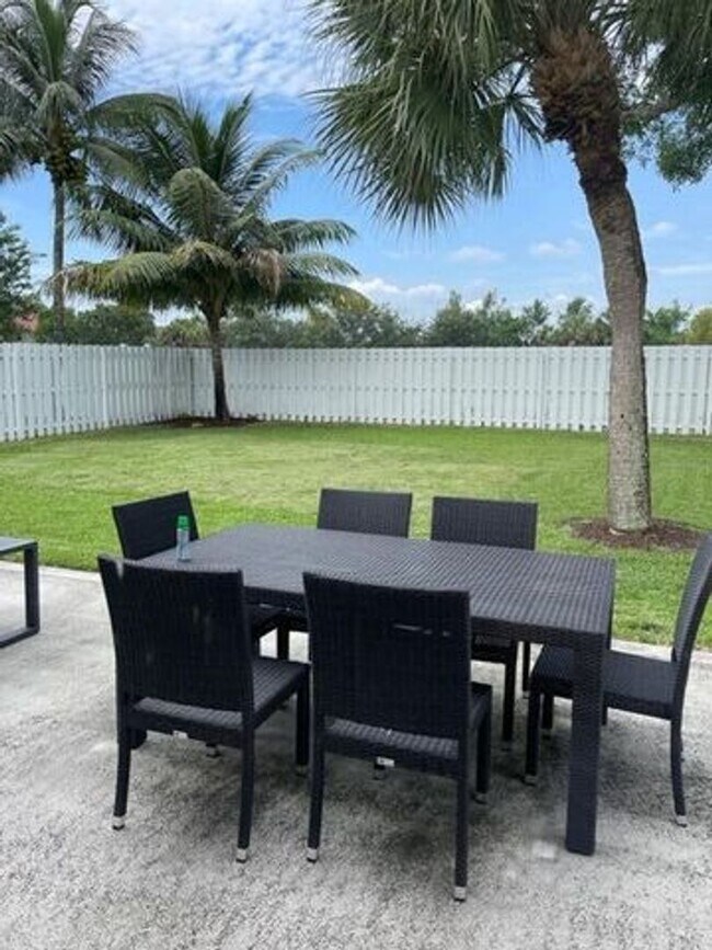 Building Photo - 7891 Manor Forest Blvd