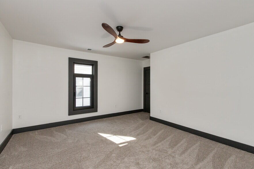 Building Photo - 2828 N Illinois St