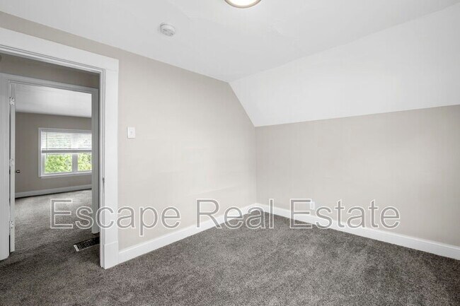 Building Photo - 5834 Victoria Ave