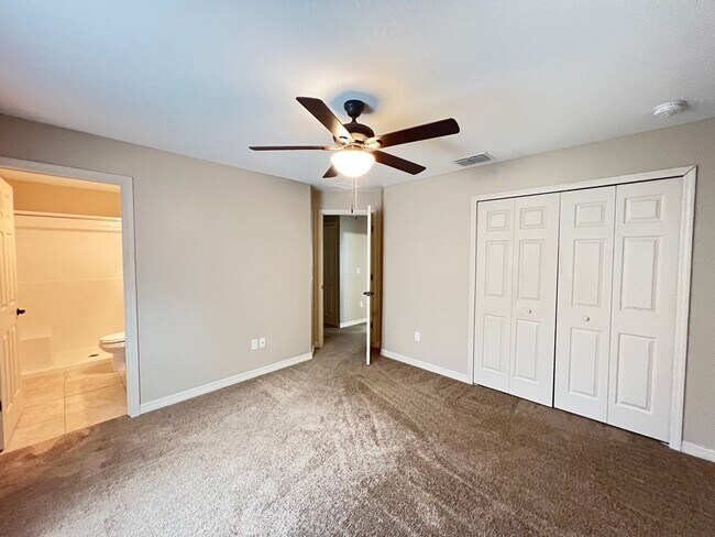 Building Photo - INCREDIBLE 3 Bedroom, 2 Bathroom Home in Ocala!!