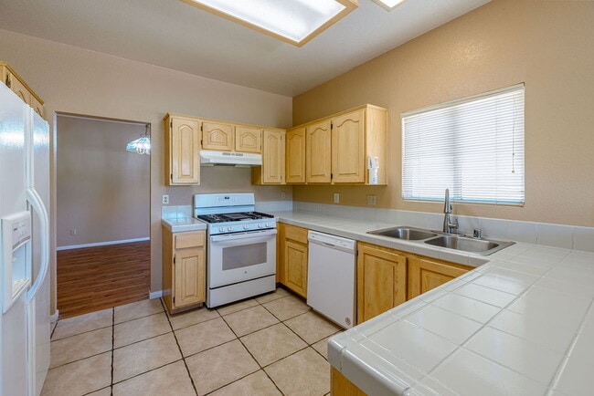 Building Photo - "Discover Comfort & Style: Spacious 3-Bedroom, 2-Bath Home in Las Vegas, NV!"