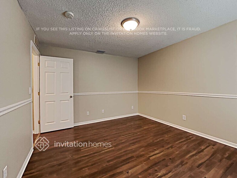 Building Photo - 4870 Manchester Dr