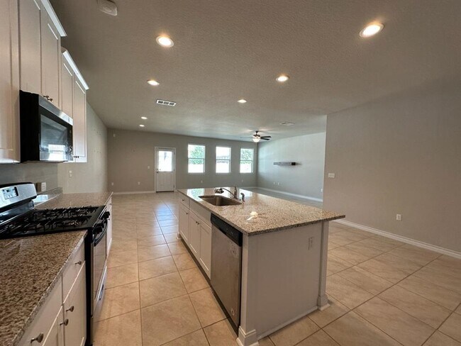 Building Photo - 10901 Mickelson Dr