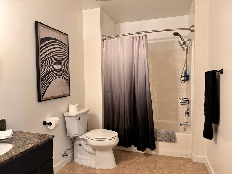 Building Photo - 889 Date St