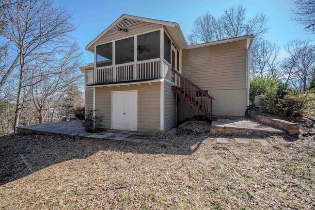 Building Photo - 332 Flower Dr