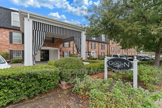 Building Photo - 8401 N New Braunfels Ave