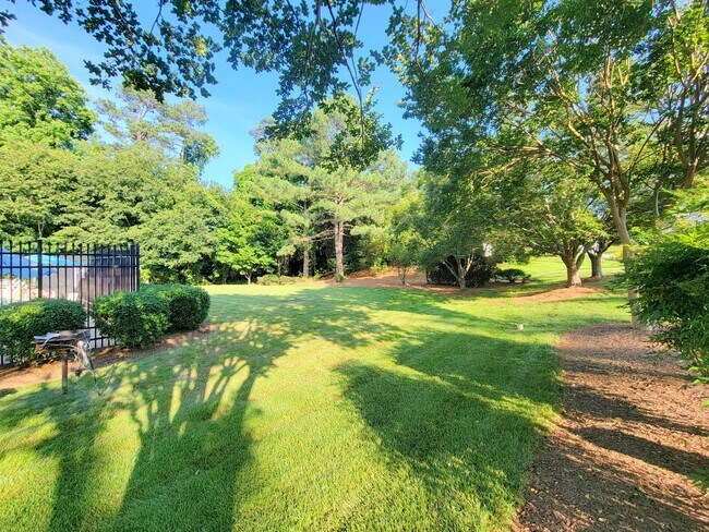 Building Photo - 2611 Ivory Run Way