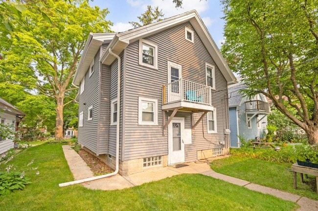 Building Photo - 4458 N Newhall St