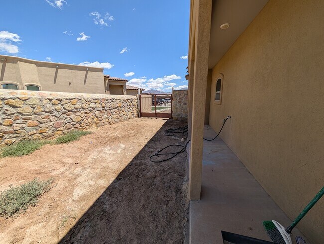 Building Photo - 2237 Boy Scout Ct