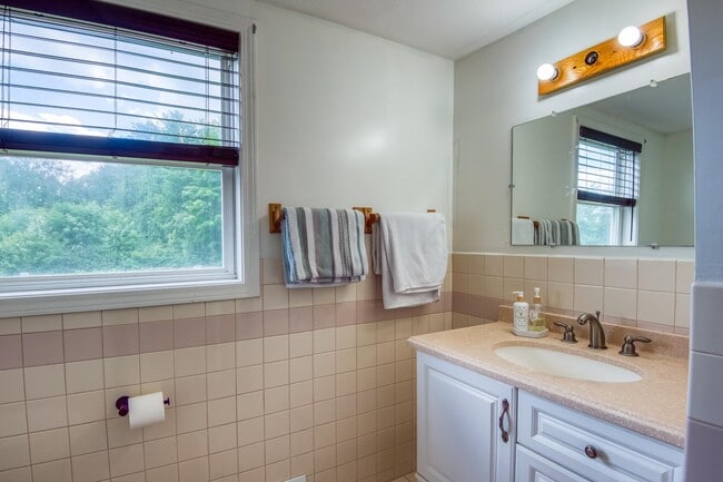 Building Photo - 770 Dalton Rd