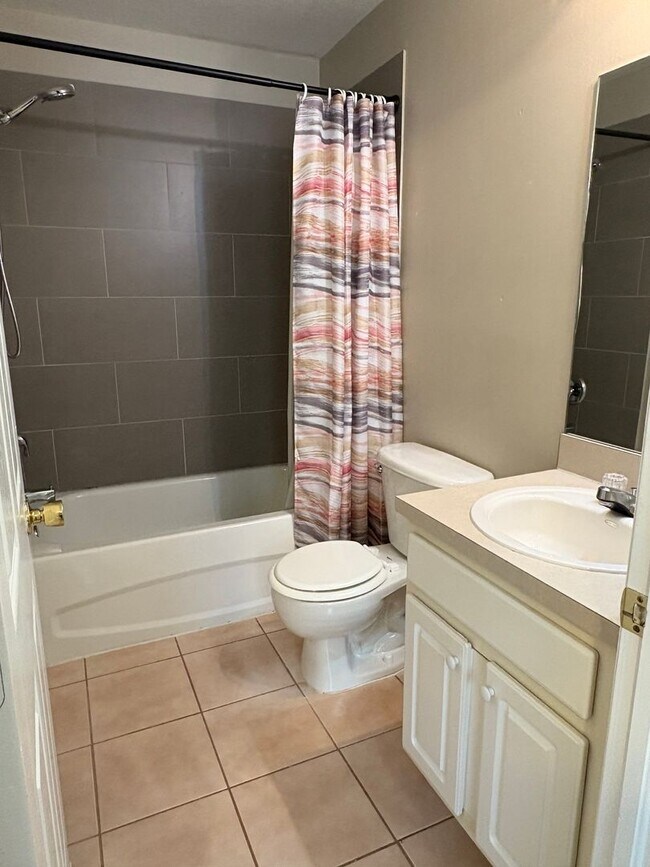 Building Photo - 2/2.5 Townhome in Fort Myers for Rent