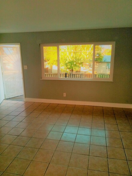 Building Photo - 1050 Grand Ave