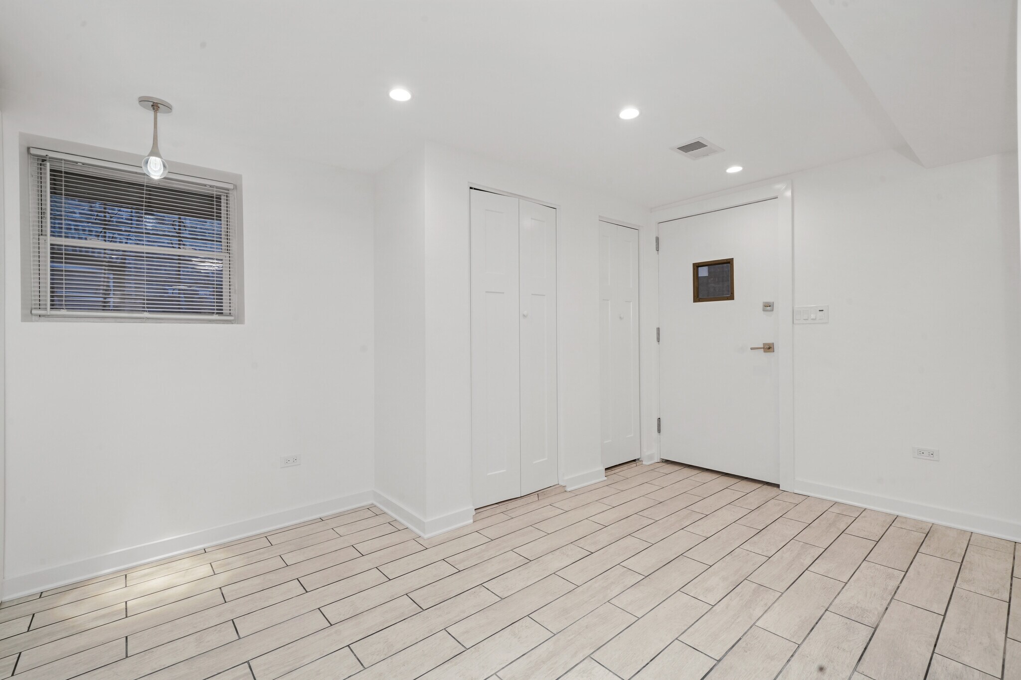 Building Photo - 2203 W Giddings St