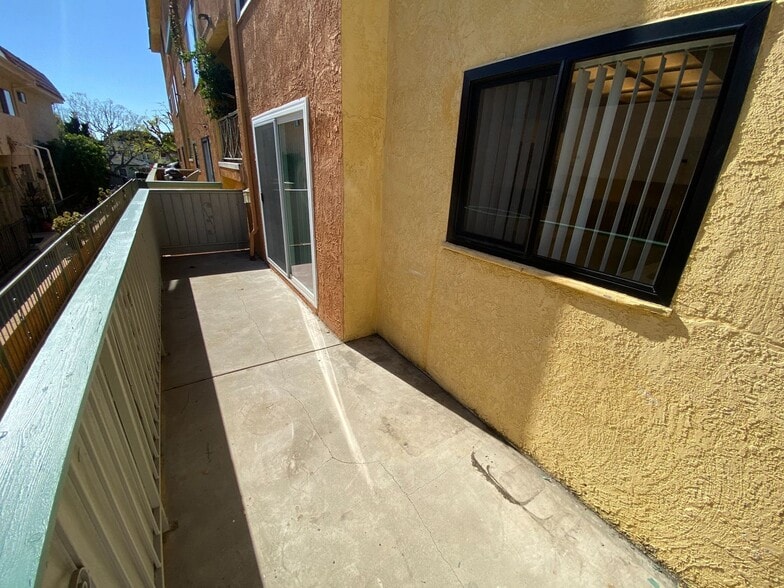 Building Photo - 1444 Centinela Ave