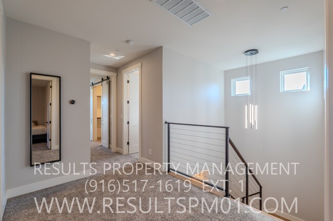 Building Photo - Stunning luxury custom home! 4 bedrooms heart of Fairoaks