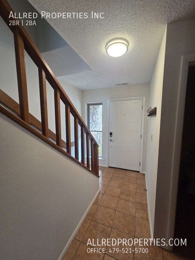 Building Photo - 2588 E Sweetbriar Dr
