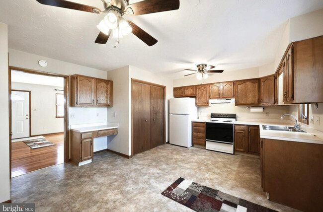 Kitchen - 10 Colonial Dr