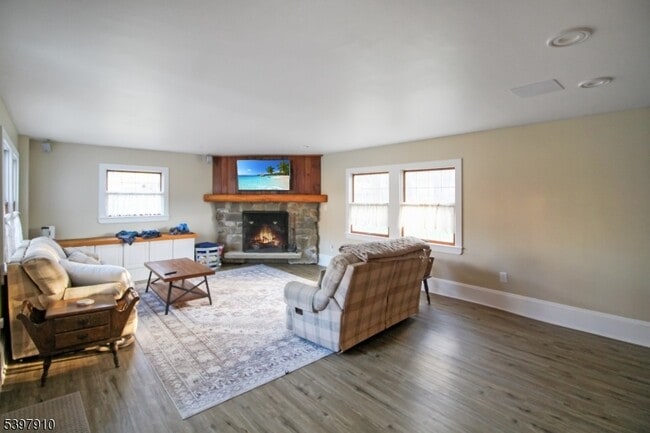 Building Photo - 405 Mt Hermon Rd