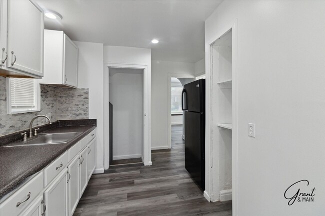 Building Photo - #1300 3 bedrooms