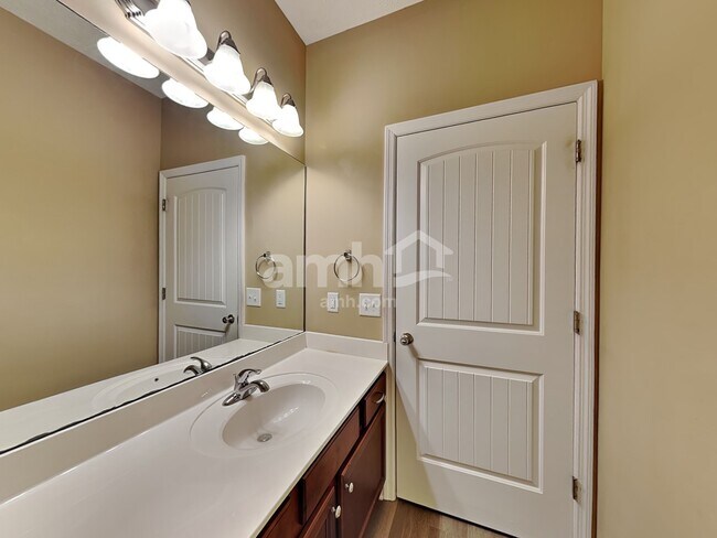 Building Photo - 115 Otter Glen Dr