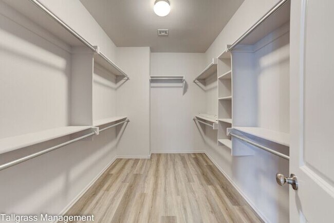 Building Photo - 4/2.5/2 Small New Neighborhood in Broken A...