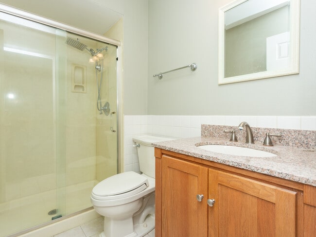 Building Photo - 743 Eaglebrooke Dr
