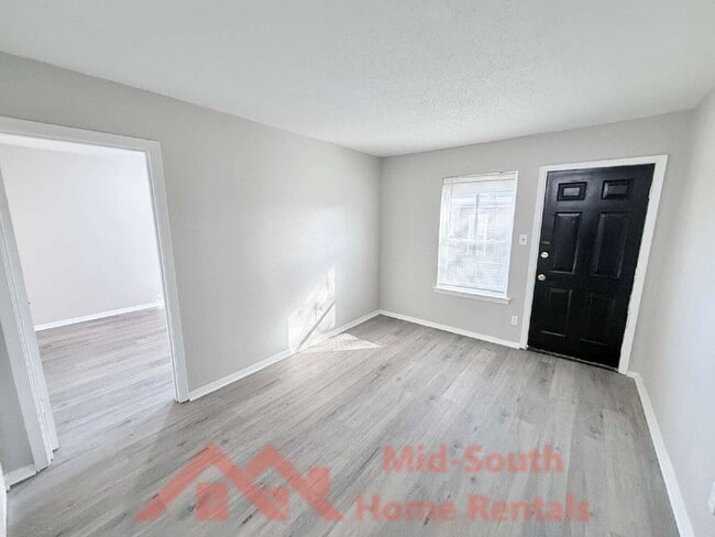 Building Photo - 139 N Claybrook St