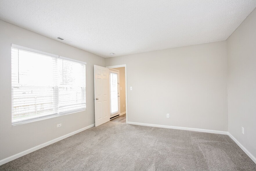 Building Photo - 5558 Wild Horse Dr