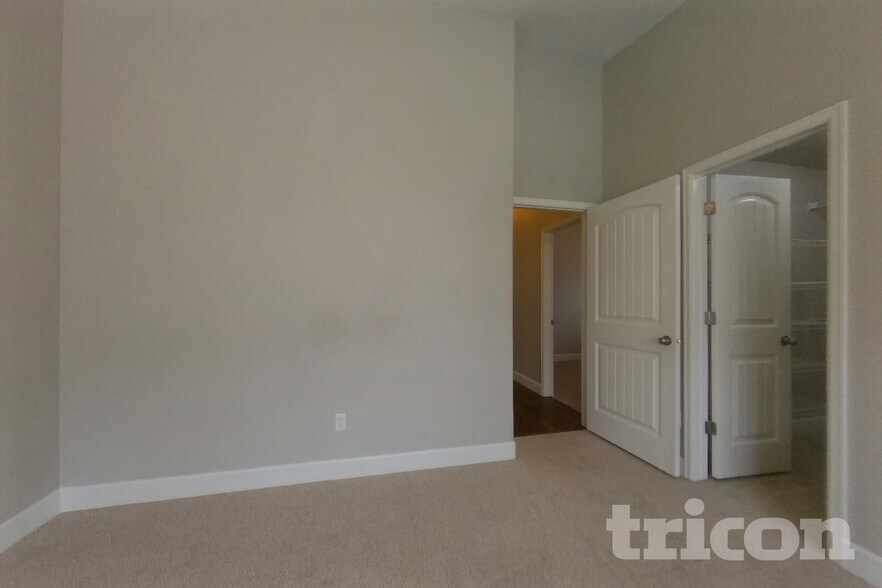Building Photo - 10973 Echo Canyon Dr