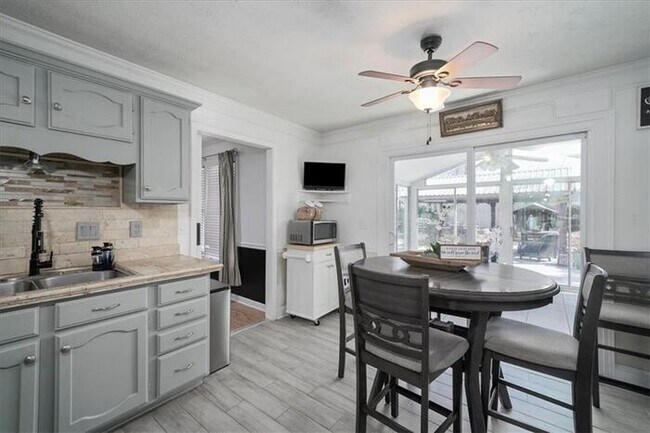Building Photo - 4 bedroom house in Lawrenceville with cozy...