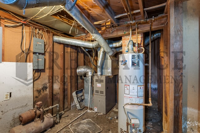 Building Photo - 2640 E Grail St