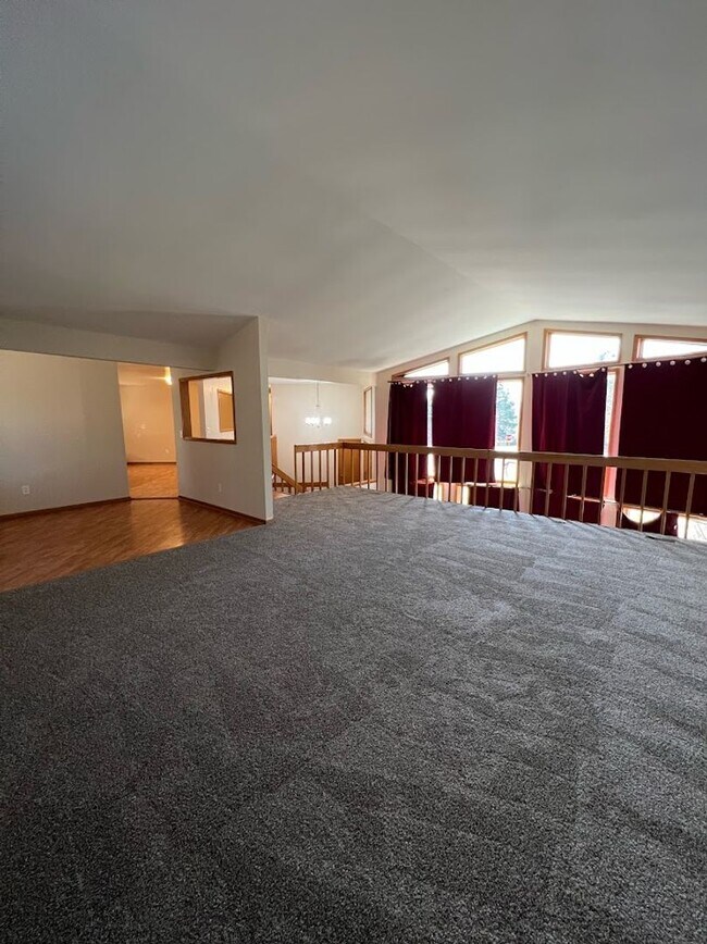 Building Photo - Long Realty & Property Management - 5 Bedr...