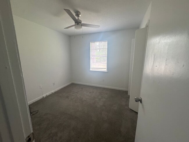 Building Photo - Updated Home Located off Deans Bridge Rd! ...