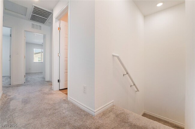 Building Photo - 6156 Foxes Dl St