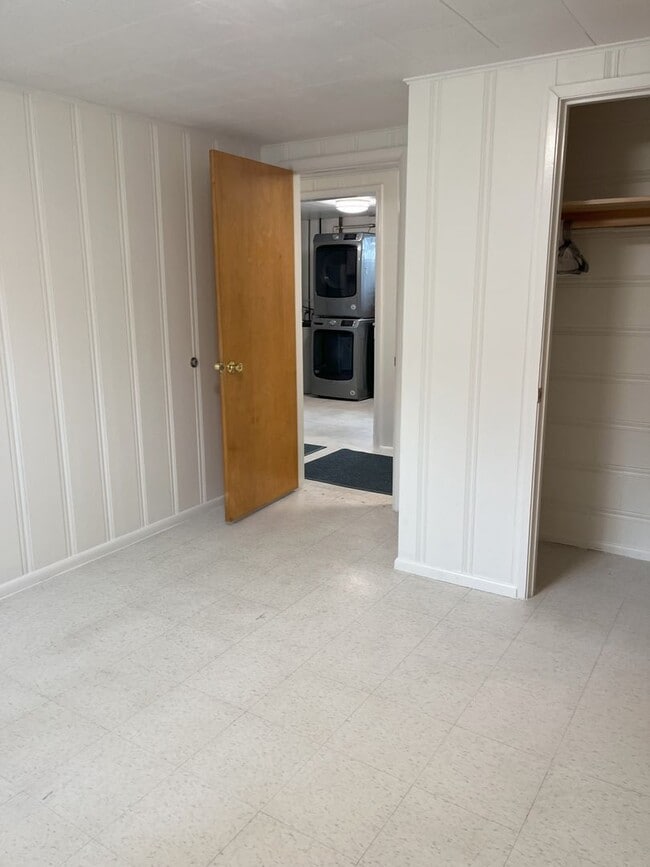 Building Photo - 1020 W Story St