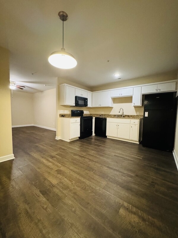 Building Photo - 1150 Cross Creek Cir