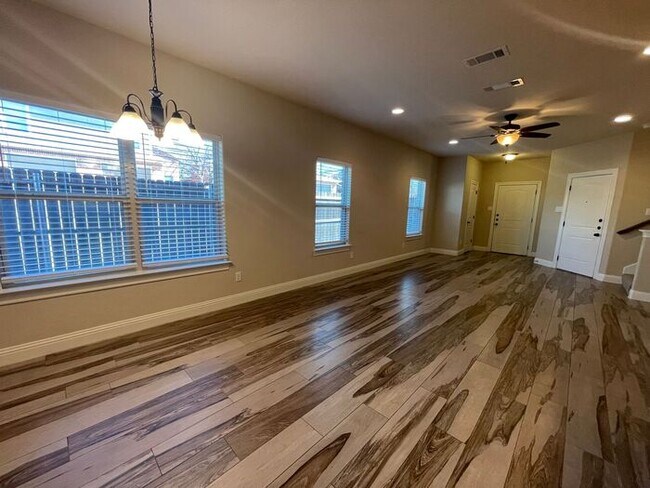Building Photo - 3BD/2.5BA Benbrook Townhome – 9-Ft Ceilings, Granite Kitchen, Walk-In Master Shower, Attached Gar...