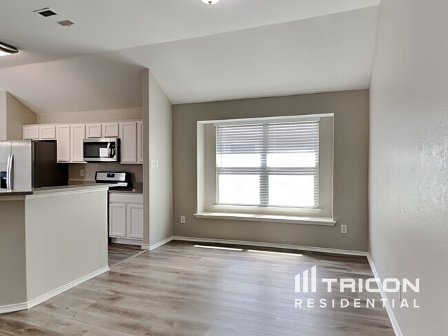 Building Photo - 6701 Fairglen Dr