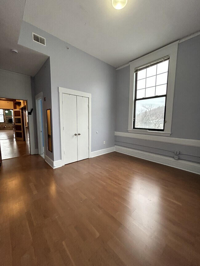 Building Photo - 28 Adams St