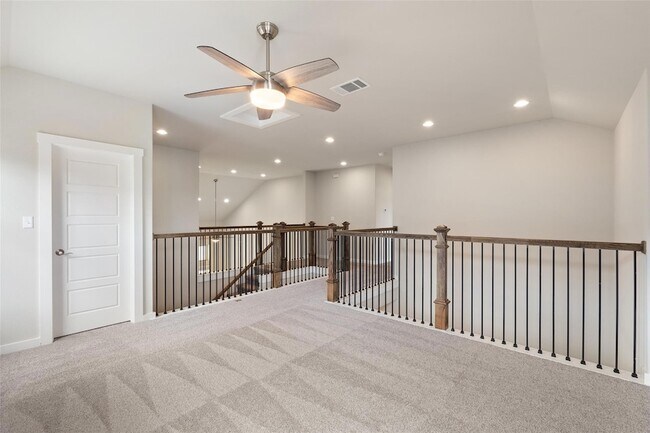Building Photo - 336 Saturnia Dr