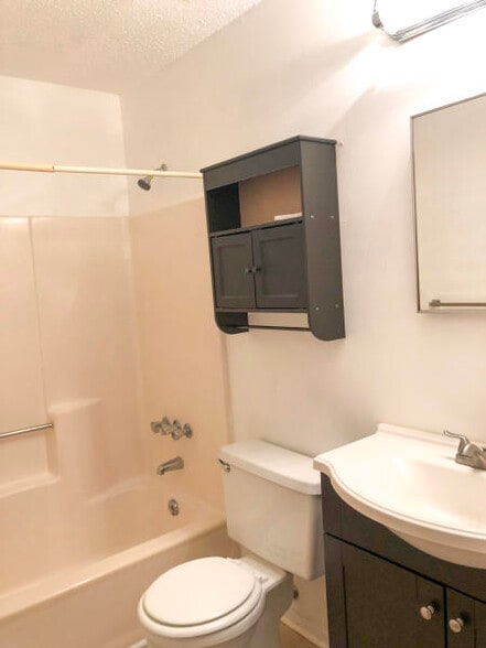Upstairs bathroom - 696 Tyner St