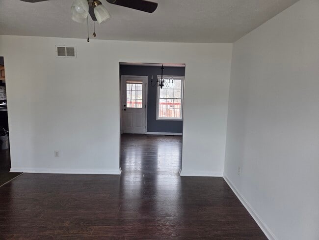 Building Photo - 618