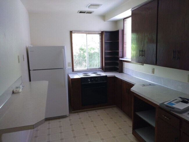 Building Photo - 712e16