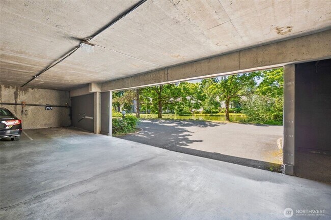 Building Photo - Resort Living at home!