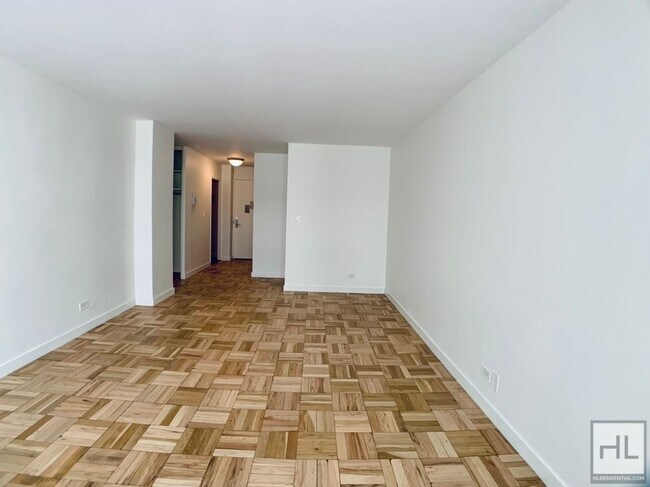 Primary Photo - EAST 49 STREET