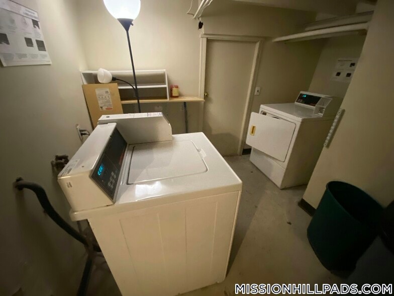 Building Photo - 822 Huntington Ave