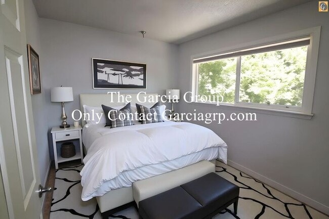 Building Photo - 2626 SW Beaverton Hillsdale Hwy