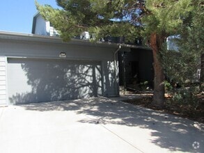 Building Photo - Secluded Eastside Townhome W/Double Garage