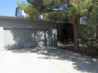 Building Photo - Secluded Eastside Townhome W/Double Garage
